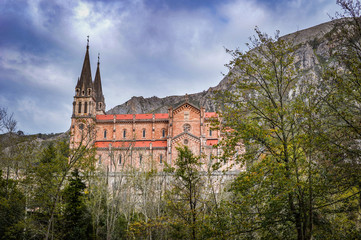 Fototapeta na wymiar Basilica de Santa Maria Covadonga Asturias