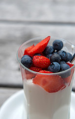 Yogurt with red fruits