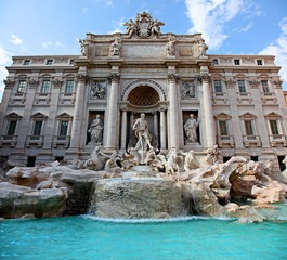 Fototapeta na wymiar Famous Trevi Fountain in Rome