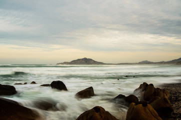 Obraz premium Scenics from the beaches of the sea of cortez, where the desert meets the sea, Baja California sur Mexico.
