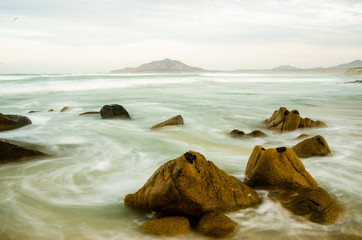 Obraz premium Scenics from the beaches of the sea of cortez, where the desert meets the sea, Baja California sur Mexico.