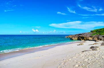 真夏の宮古島。来間島のプライベートビーチ
