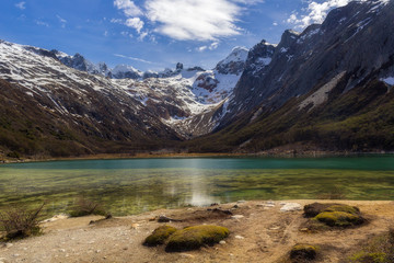green lake sorrounded by mountains