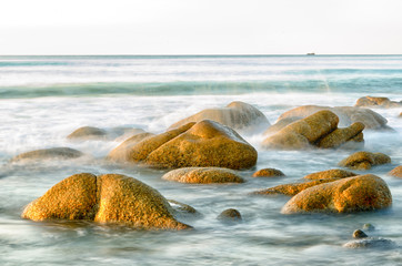 Obraz premium Scenics from the beaches of the sea of cortez, where the desert meets the sea, Baja California sur Mexico.