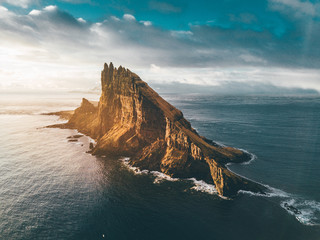 Tindh&oacute;lmur auf Faroe Islands Berg aus der Luft