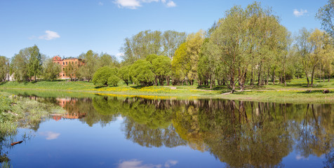 Obraz premium Resting place on the river bank in Pskov