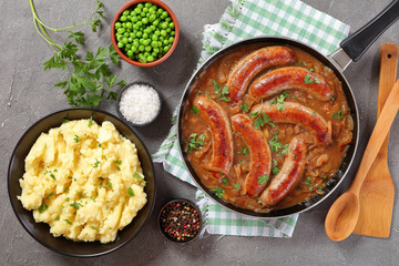 bangers and mash, classic recipe, top view