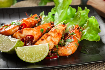 Shrimps roasted with onion, garlic and chili