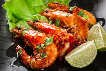 Shrimps roasted with onion, garlic and chili