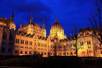 Fototapeta na wymiar Parlamentsgebäude in Budapest, Ungarn