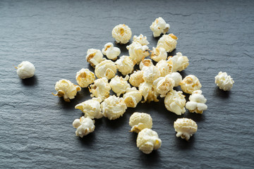 Many delicious popcorn