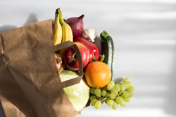 Warzywa i owoce w torbie © ludzik
