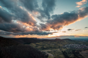 Obraz premium Dramatische Wolken über Neuffen