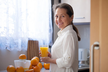 woman making orange juice