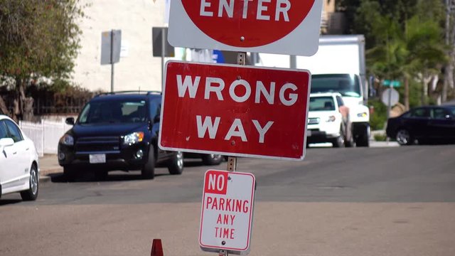 Wrong way sign in 4k