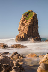 Praia da Ursa Strand mit Felsen in Portugal