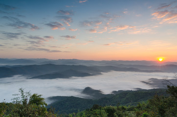Obraz premium Beautiful clouds and fog among mountain landscape.