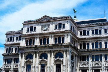 Havanna Gebäude an Hauptstraße auf Kuba