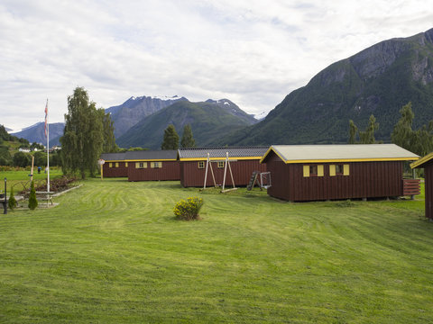 Paisaje desde el camping Sjobakken, en la carretera Sykkylvsvegen 60, Noruega, verano de 2017