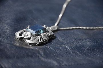 Alter Schmuck, selektierte Farbe