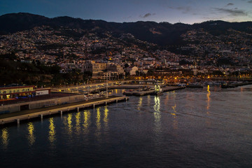 Fototapeta na wymiar Madeira: Panoramablick vom Meer