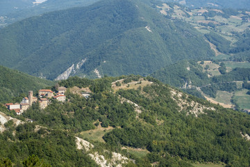 Fototapeta na wymiar Road to Passo della Cisa, from Tuscany to Emilia