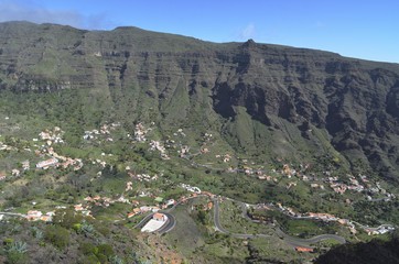 Bergstra&szlig;e mit Kapelle im Valle Gran Ray, Gomera