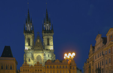 Fototapeta na wymiar Praga de noche