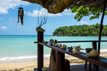 Eine Strandbar in der Karibik auf Jamaika