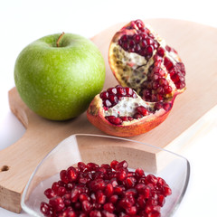 pomegranate seeds and green apple, healthy food