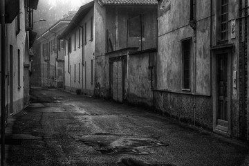 Fototapeta na wymiar The mistic street in the city, foggy day in Italy