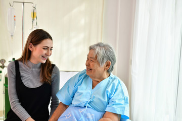 Obraz premium Patient Concept, Grandma's in the hospital, Waiting for someone to visit.