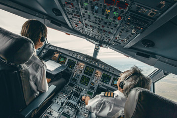 Airbus 340 cockpit