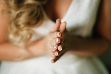 hands of the bride