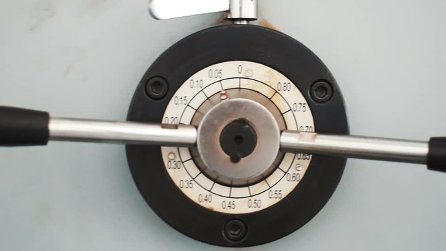 handle pressure switch on metalworking machine