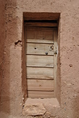 Puestar, ventanas, callejuelas, en la Kasbah Ait Ben haddou