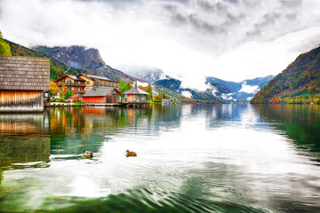 Fototapeta premium Idyllic autumn scene in Grundlsee lake in Alps mountains, Austria