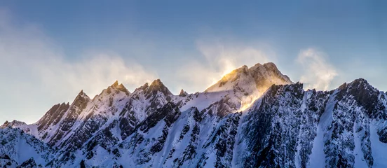 Selbstklebende Fototapete Matterhorn Wind auf goldenen Gipfeln