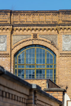 Berlin Sch&ouml;neweide historische Werkhallen Produktionshallen (Industriedenkmal) Fabriken Fabrikhallen Architektur Backstein Rathenauhallen Industrieanlagen Fassaden Wilhelminenhofstra&szlig;e AEG Hallen