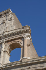 Fototapeta na wymiar Arch aperture of the Colosseum