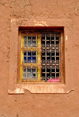 Obraz premium Puestar, ventanas, callejuelas, en la Kasbah Ait Ben haddou
