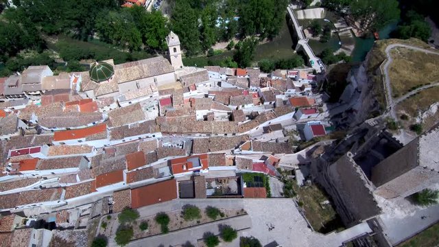 Drone en Alcala del Jucar, pueblo de Albacete en Castillas la Mancha (España) Video aereo con Dron