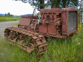 Fototapeta na wymiar Forgotten crawler tractor