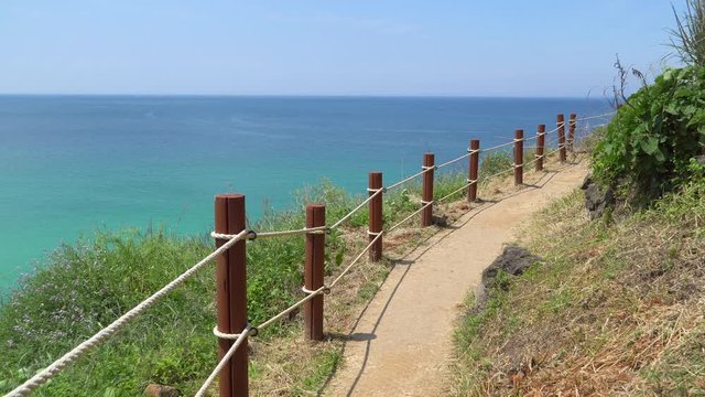 Walking on Olle trail No.19 in Hamdeok Seoubong peak. The peak is a kind of cape and located near the Hamdeaok baech. The course starts at Jocheon manse Dongsan and ends at Gimnyeong Seo-pogu port.