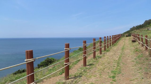 Walking on Olle trail No.19 in Hamdeok Seoubong peak. The peak is a kind of cape and located near the Hamdeaok baech. The course starts at Jocheon manse Dongsan and ends at Gimnyeong Seo-pogu port.