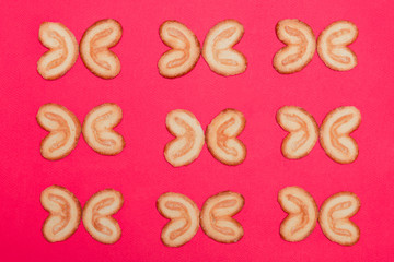 A cookie in the form of a heart lined up