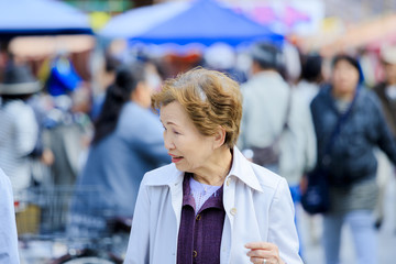 シニア女性おでかけ
