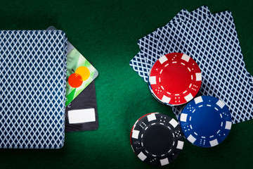 poker game, online, for electronic money, on a green background