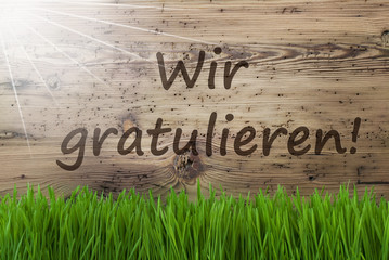 Sunny Wooden Background, Gras, Wir Gratulieren Means Congratulations