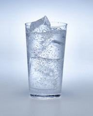 carbonated water with ice in the clear transparent glass